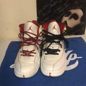 I’m selling the Chinese New Year Jordan’s size 9.5 All white  in good condition